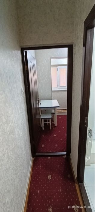 Юнусобод-4 Универсам бозор олдида 1 хонали уй жихозлари бор