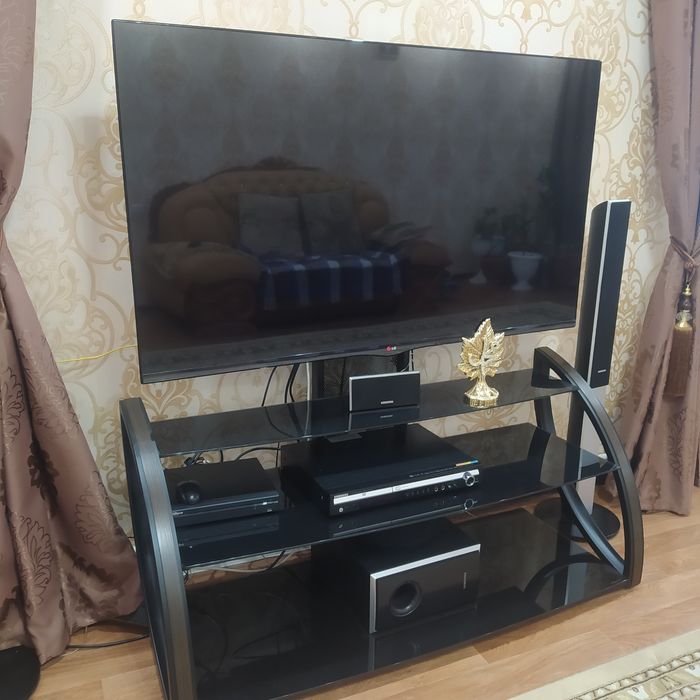 Продам телевизор и стойку под тв