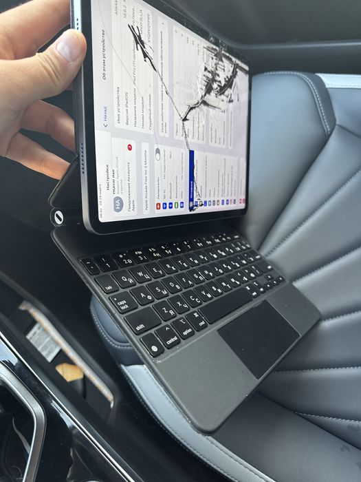 iPad 11 Pro (4-го поколения] + Magic Keyboard