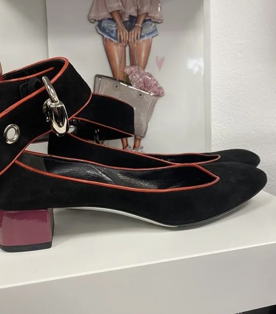 Обувки Gucci с каишка около глезена