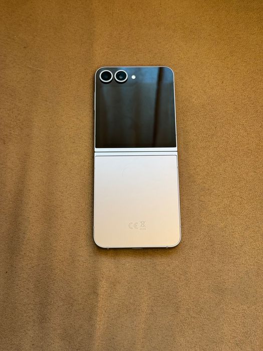 SAMSUNG Galaxy Z Flip 6 (2024) - сребрист