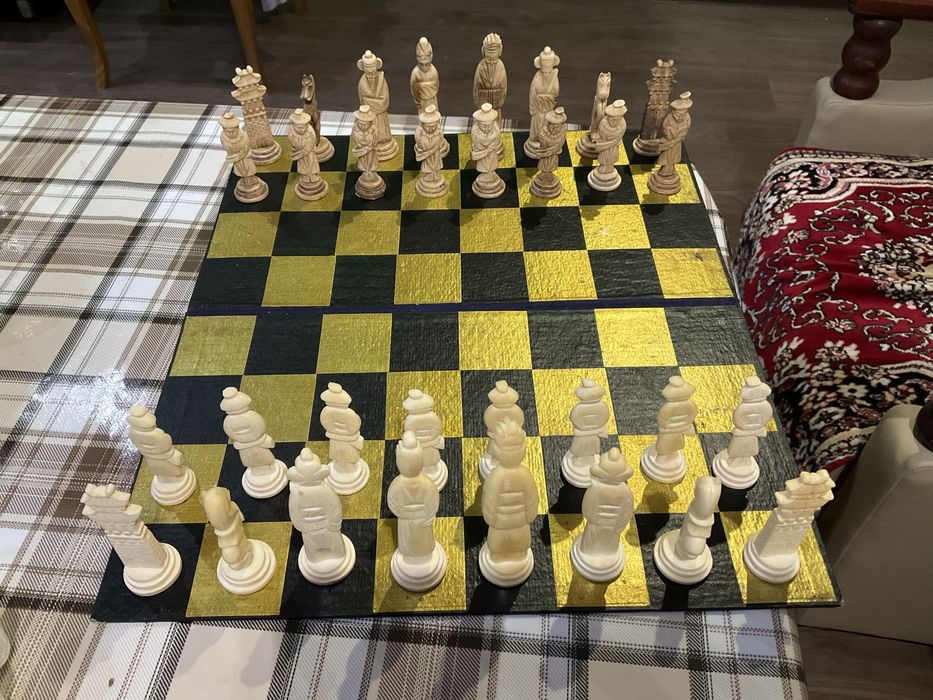 Шахматы фигурки из слоновой кости Китай 19в