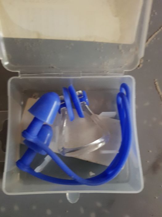 Очки и  заглушки для плавания