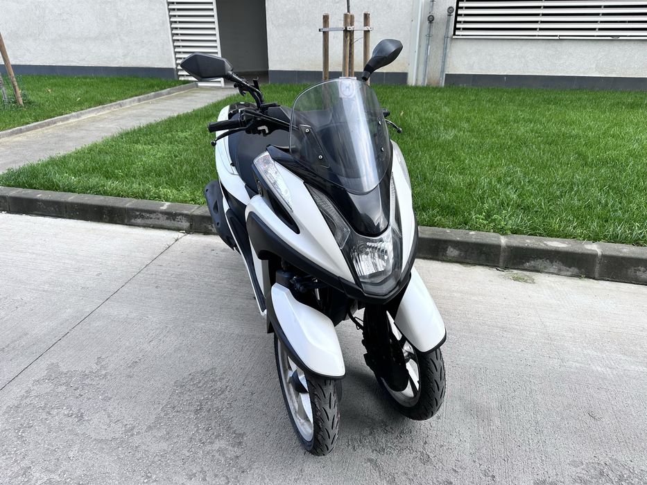 Yamaha Tricity 125 – ideal oras, se conduce cu B