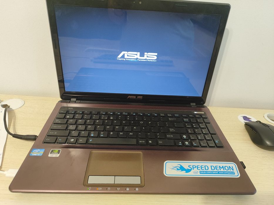 Laptopuri Samsung, Asus