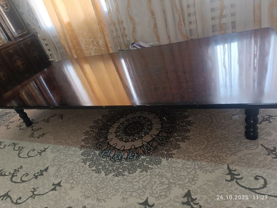 Стол и стул для гостиной