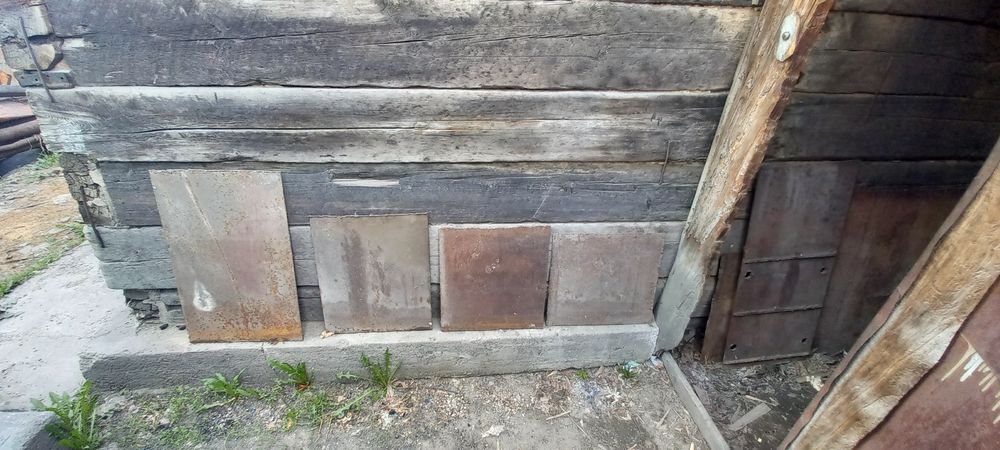 Продам металлические листы .Разных размеров.