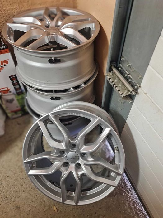 SET 4 JANTE 8Jx18H2 ET45 echipate cu sensori SCHRADER