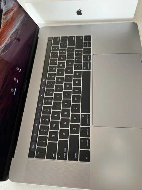 MacBook Pro 15 2017 / i7 2.9 16GB 512 SSD A1707