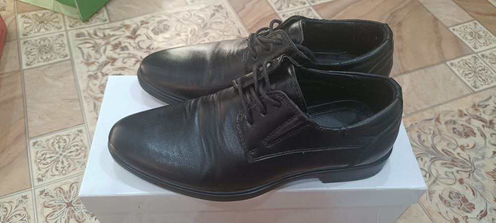 Продам туфли на мальчика