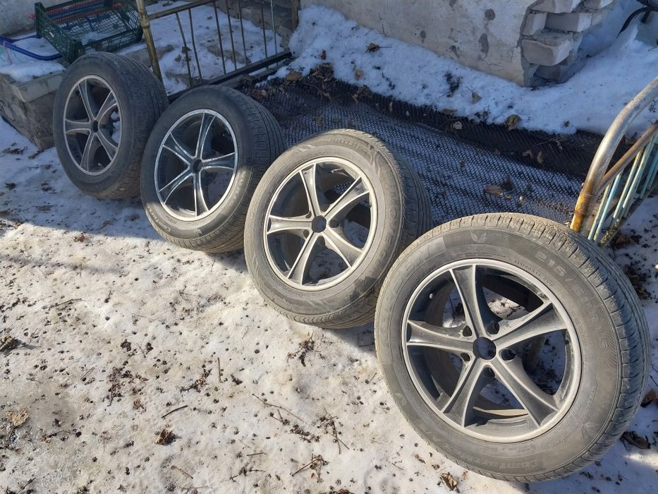 Продам летнию резину.