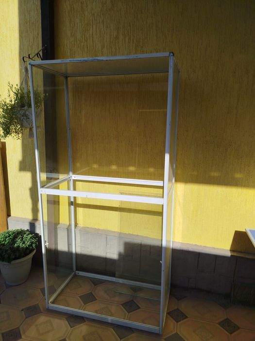 Витрины стеклянные, шкаф