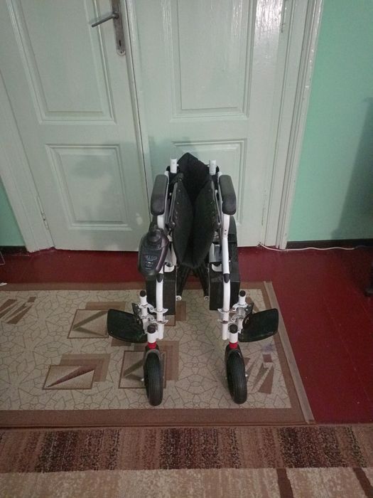 Cărucior/scaun/fotoliu electric pliabil