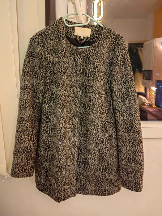 Продавам палто .