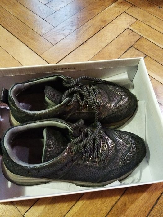 Спорни обувки естествена кожа,22.5см.стелка