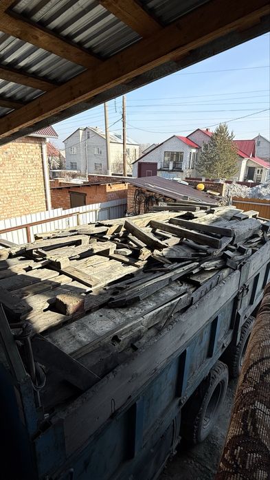 Дрова. Доски. Ағаш