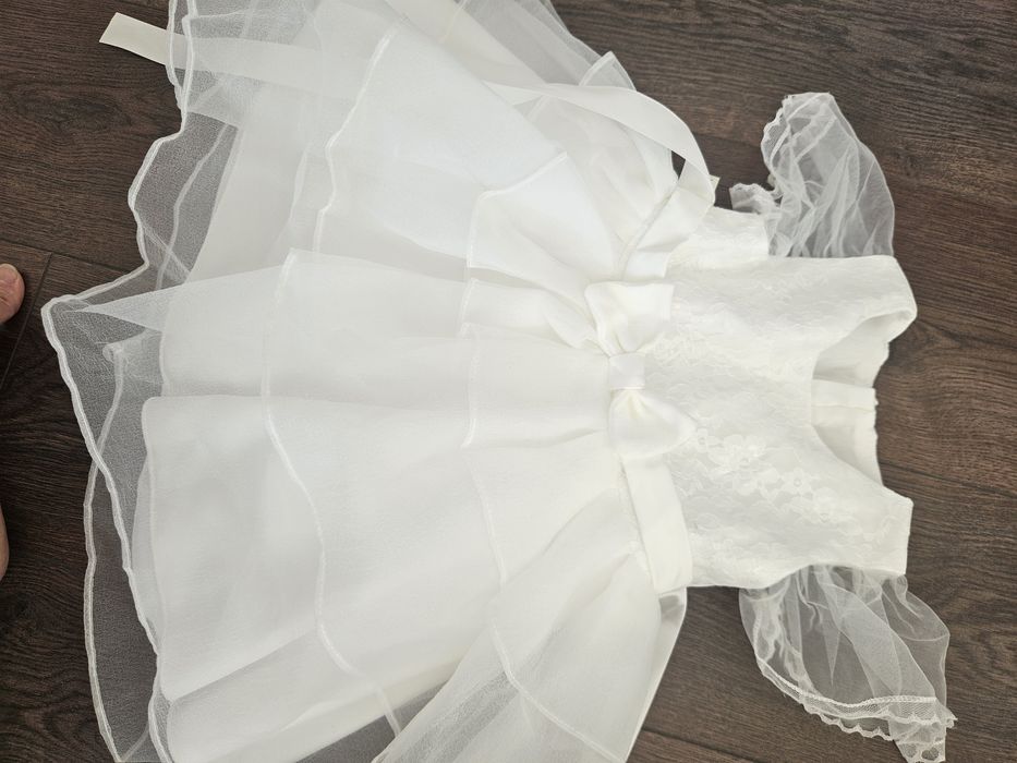 Белое платье на девочку 2-3 года, новое