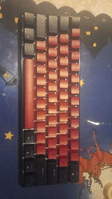 Продавам механична клавиатура 60% Brown switch