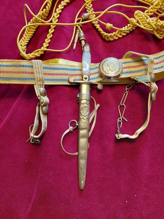 Stilet paradă.centura și eghileti