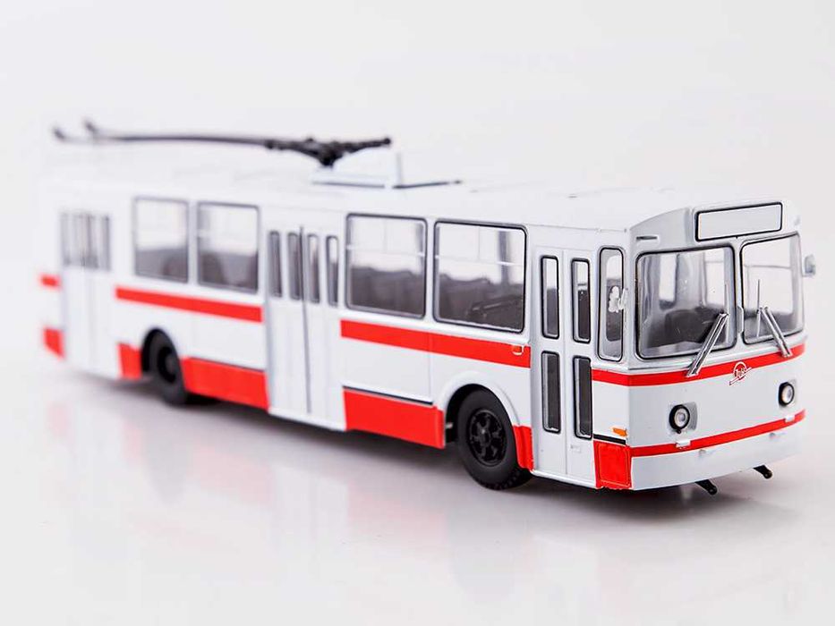 Продам ЗИУ-682Б троллейбус в масштабе 1:43 производитель MODIMIO