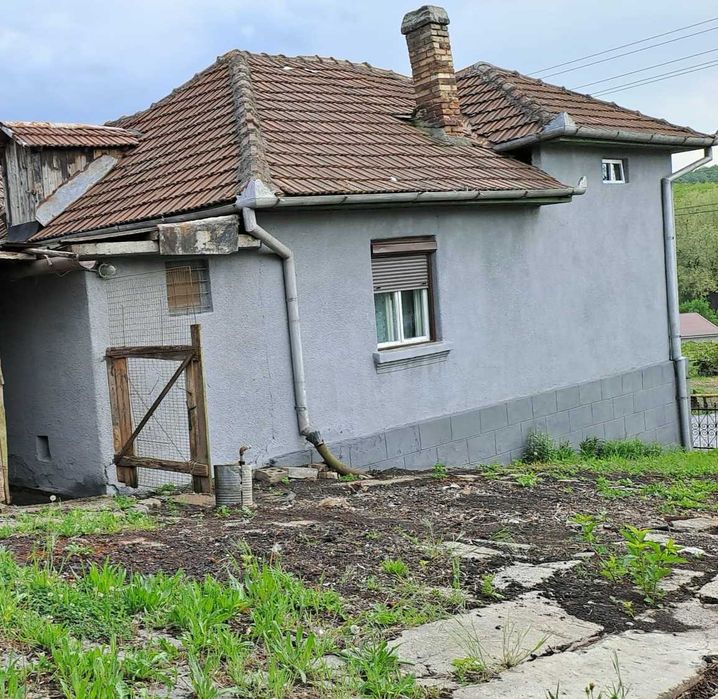 Vând casă în Răcăștia județul Hunedoara