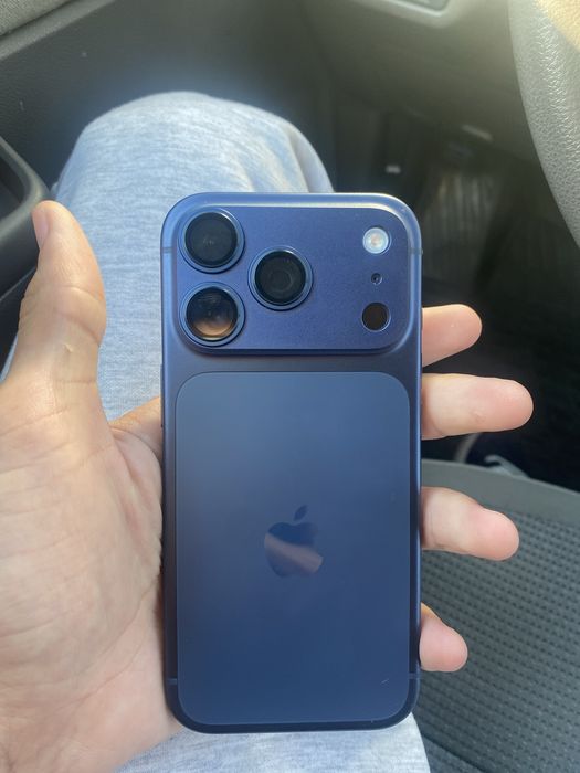 Iphone 17 pro Deep Blue