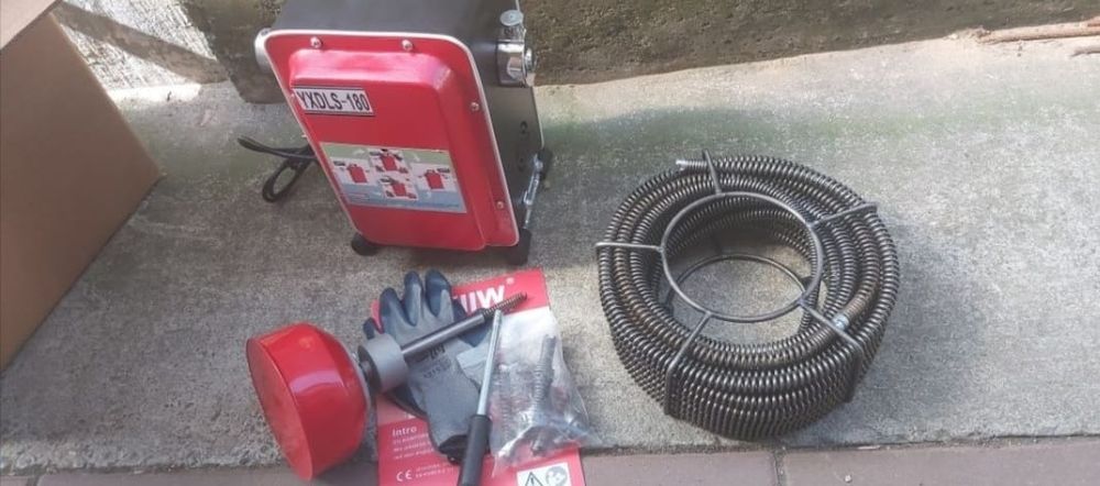 Sarpe de desfundat canalizări /țevi nou cu accesoriile necesare