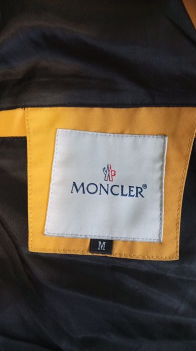 Пуховик Moncler жёлтый