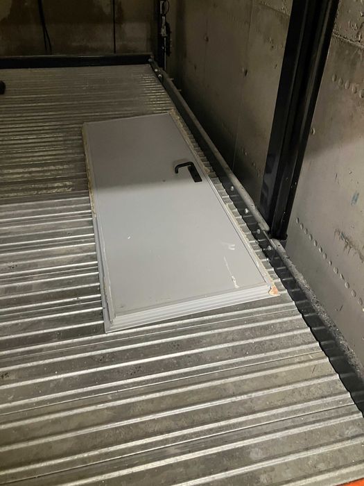 Входна врата за мазе/склад