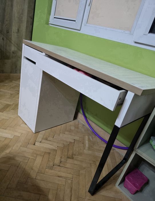 Бяло бюро от IKEA