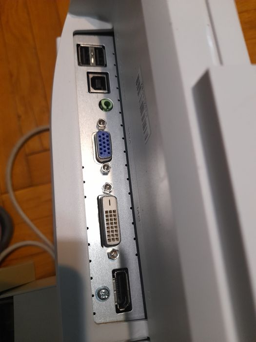 Монитор Fujitsu 50 на 33 см.