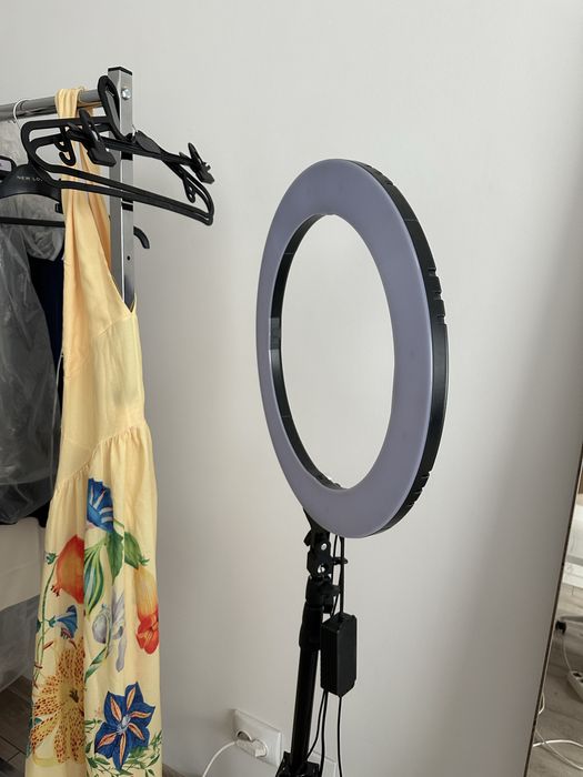 Ringlight aproape nou, cu husa inclusa, lumina, calda neutra si rece