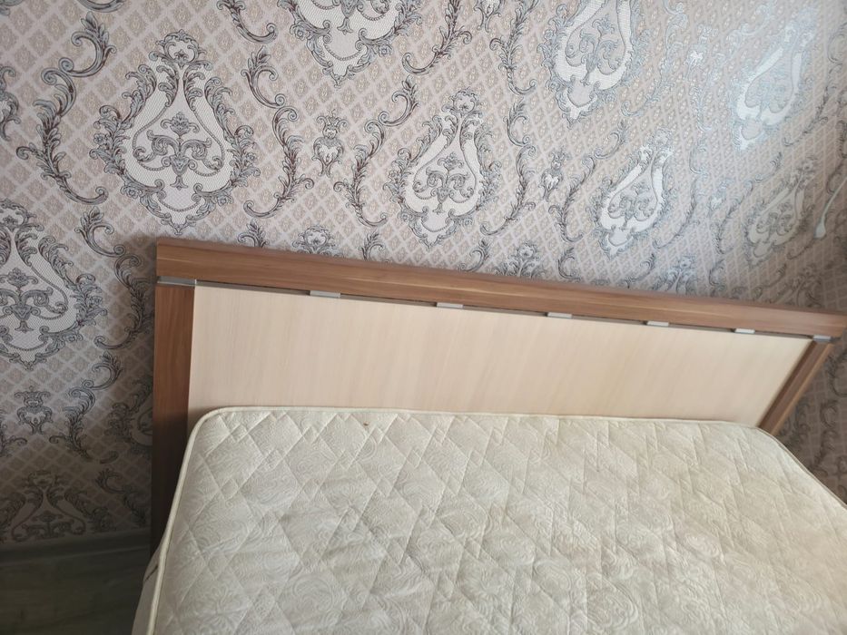 Кровать двуспалка с матрасом всего за 10к