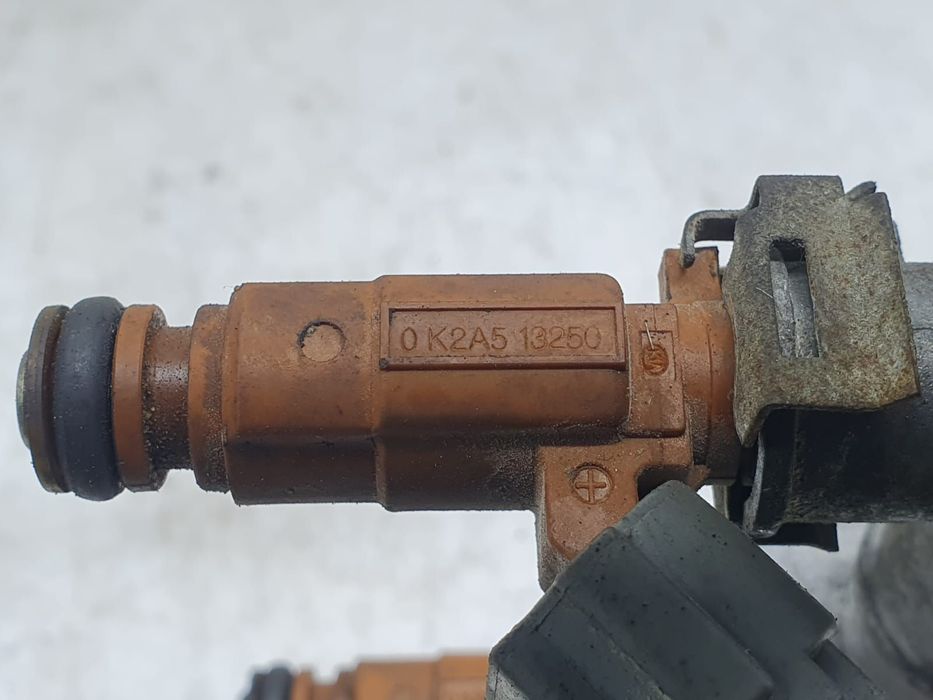 Rampa injectoare cu injectoare 9260930008 0K2A5-13250 1.8 benzina TB