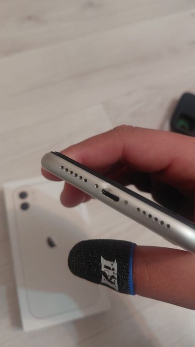 Айфон 11 70к торг ест 64гб