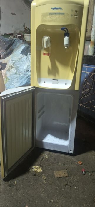 Продам срочно диспансер для воды