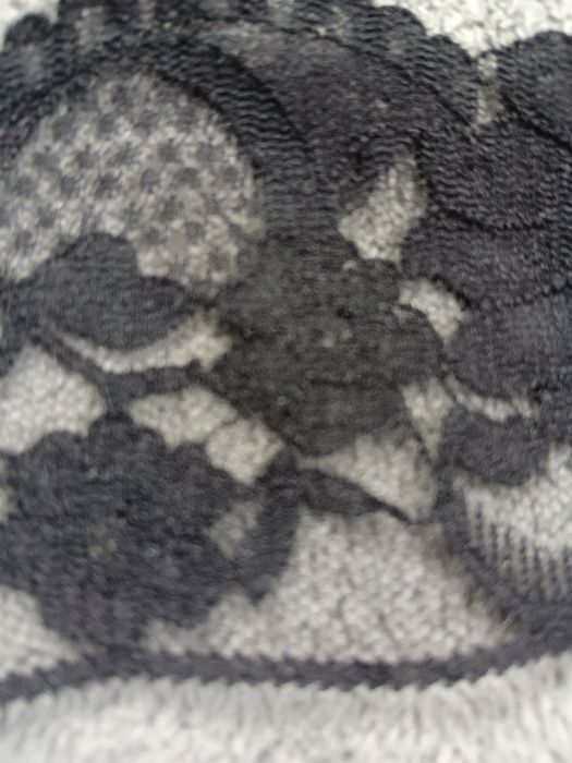 Черна фабрична дантела