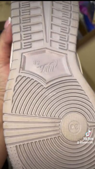 Продам кроссовки Nike на меху