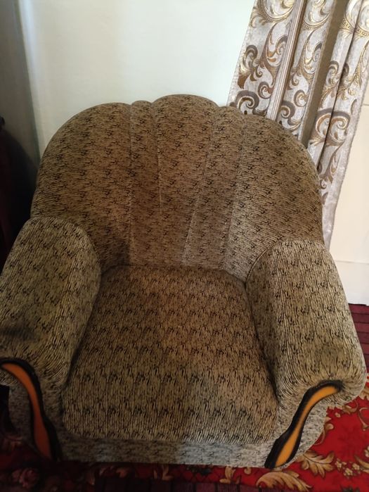 Диван и два кресла