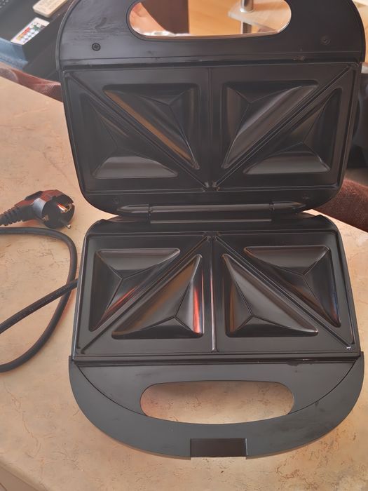 Нов Тостер за сандвичи