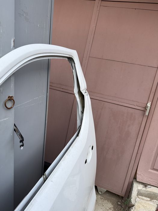 Ударена предна лява врата за Тойота Проейс 2019