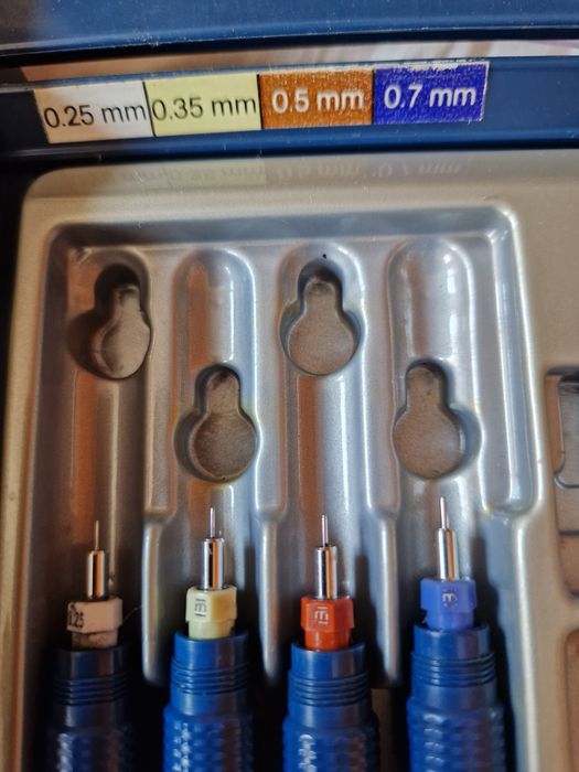 Vând 3 truse desen tehnic Rotring și Staedtler