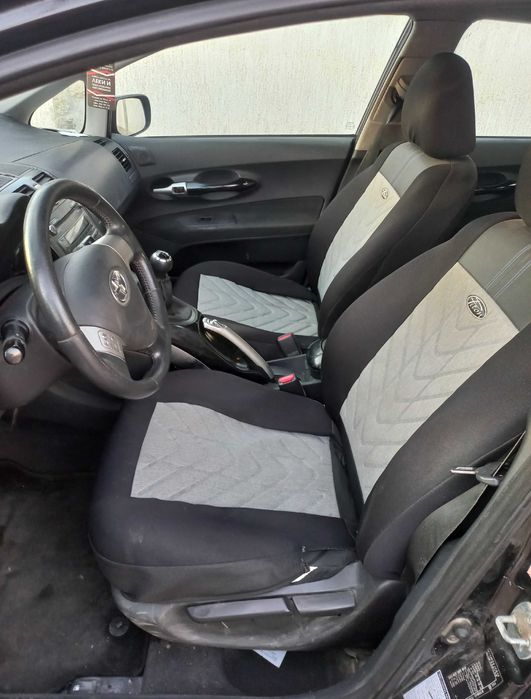 Тойота Аурис 1.6