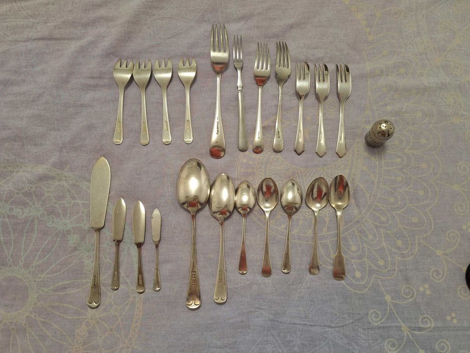 Tacâmuri argint pt colecționari extrem de vechi. Made in England.