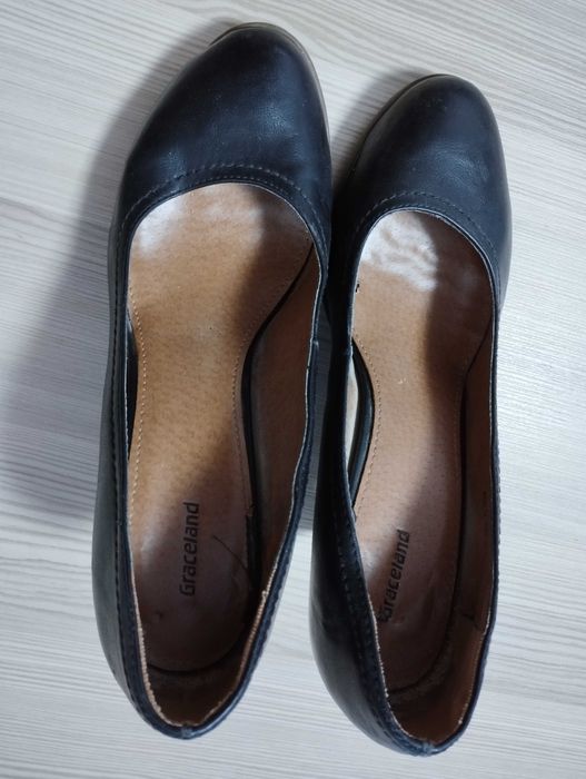 Pantofii negri 20 lei