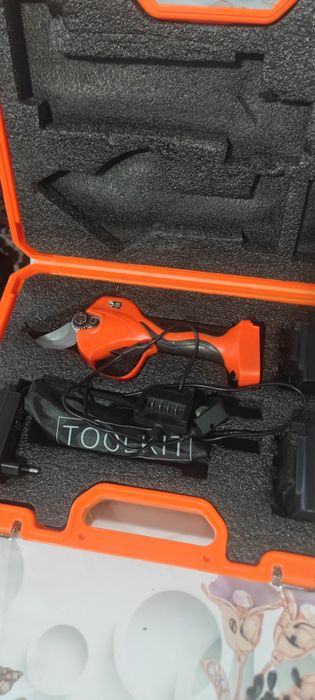 Аккумуляторный секатор