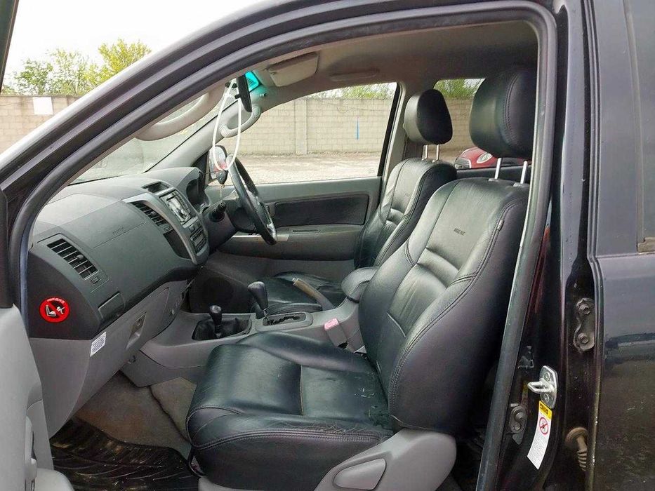 Dezmembrez Toyota hilux  3.0 Diesel 126KW/171CP 2005-2015