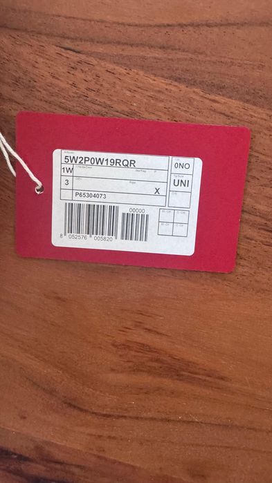 Нова, оригинална чанта Valentino Garavani намалям на 1190 лв.