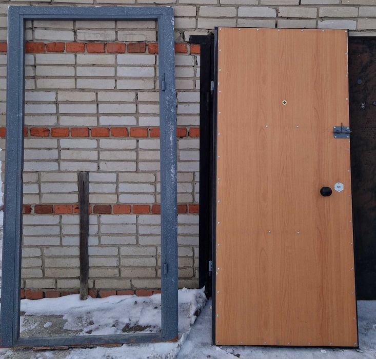 Продам входную дверь
