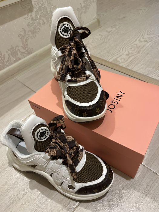 Кроссовка новая и неношеная